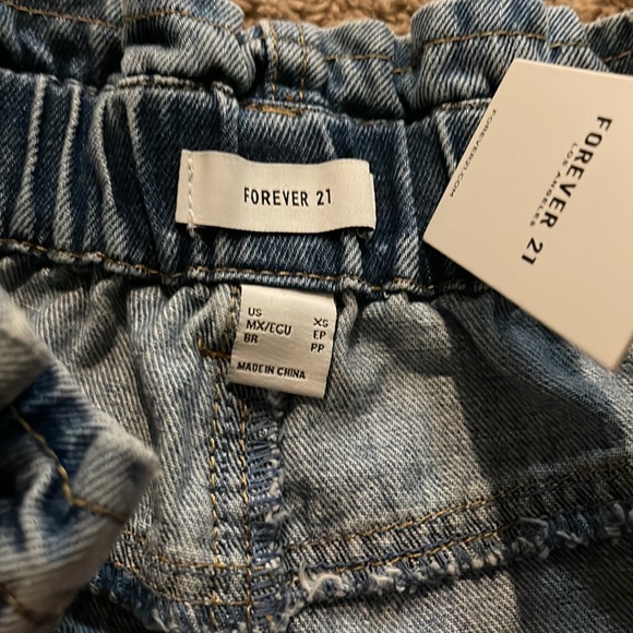 Forever 21 denim shorts - Picture 5 of 5